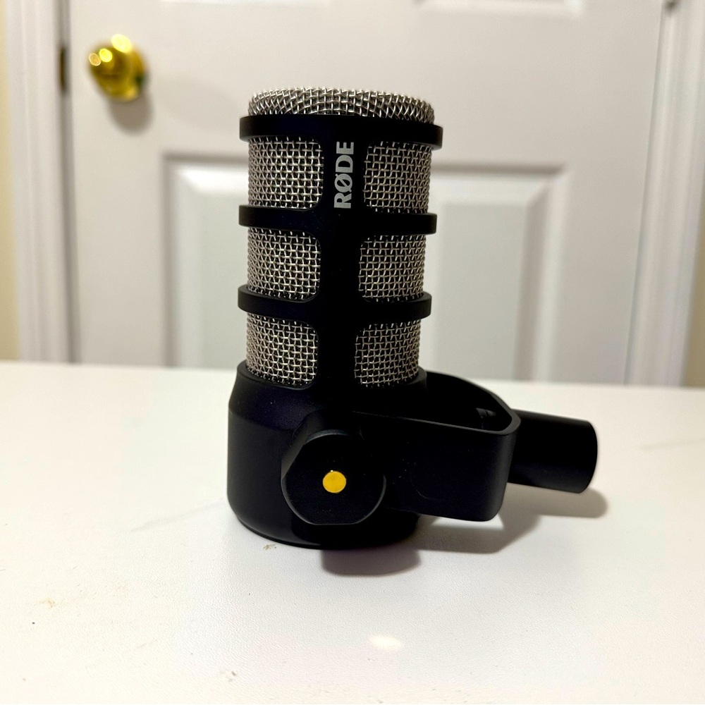 RØDE - PODMIC Dynamic Podcasting Microphone